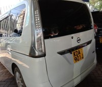 nissan-serena-small-2