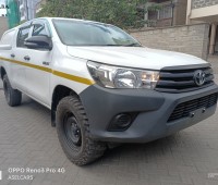 toyota-hilux-doublecabin-small-0