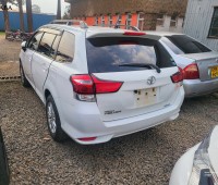 toyota-fielder-small-4