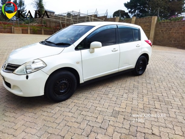 nissan-tiida-hatchback-pearl-white-big-0