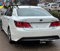 toyota-crown-athelet-hybride-with-sunroof-small-2