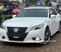 toyota-crown-athelet-hybride-with-sunroof-small-1