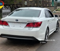 toyota-crown-athelet-hybride-with-sunroof-small-3