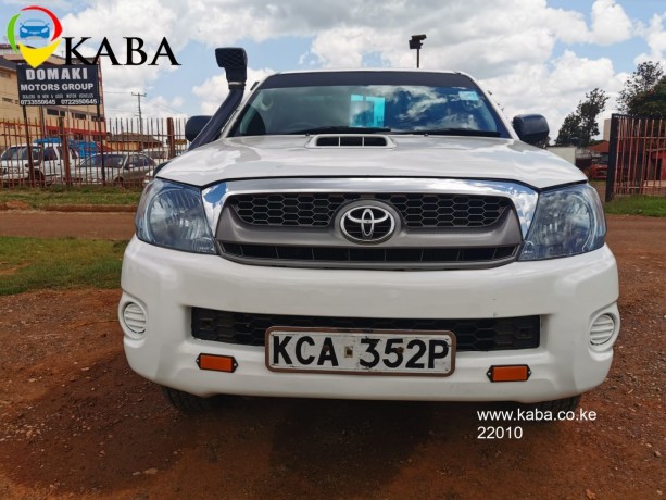 toyota-hilux-2014-4wd-single-cab-white-eldoret-big-4