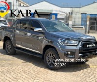 toyota-hilux-double-cabin-small-0