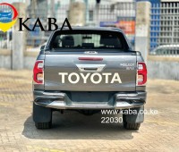 toyota-hilux-double-cabin-small-4