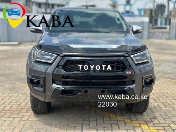 toyota-hilux-double-cabin-big-1