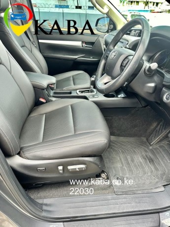 toyota-hilux-double-cabin-big-6