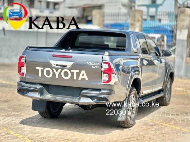 toyota-hilux-double-cabin-big-5