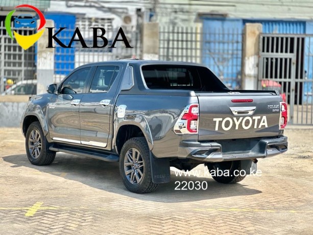 toyota-hilux-double-cabin-big-3