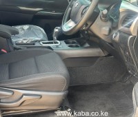 toyota-hilux-double-cabin-small-6