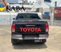 toyota-hilux-double-cabin-small-4