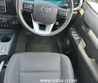 toyota-hilux-double-cabin-small-8