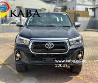 toyota-hilux-double-cabin-small-1