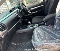 toyota-hilux-double-cabin-small-9