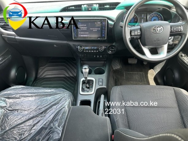 toyota-hilux-double-cabin-big-7