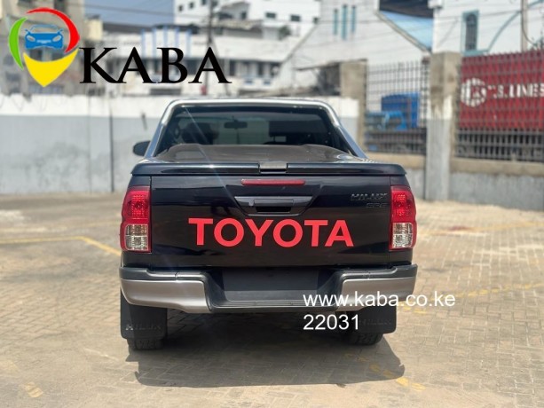 toyota-hilux-double-cabin-big-4