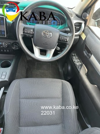 toyota-hilux-double-cabin-big-8