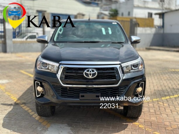 toyota-hilux-double-cabin-big-1