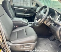 toyota-kluger-small-6