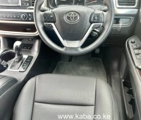 toyota-kluger-small-7