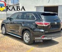 toyota-kluger-small-5