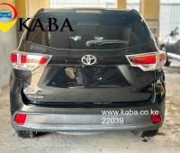 toyota-kluger-small-4