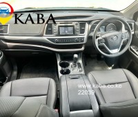 toyota-kluger-small-8