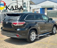 toyota-kluger-small-3