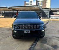 2017-jeep-grand-cherokee-small-0