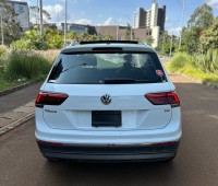 2017-vw-tiguan-sunroof-small-6