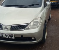 nissan-tiida-hatchback-small-2