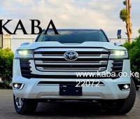 2023-toyota-landcruiser-300-small-4