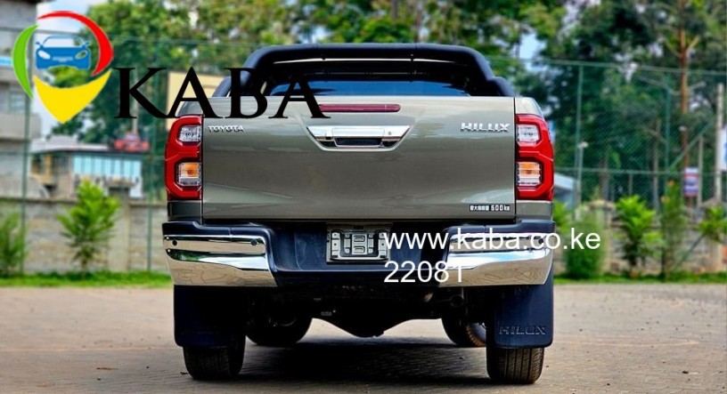 2020-toyota-hilux-big-0