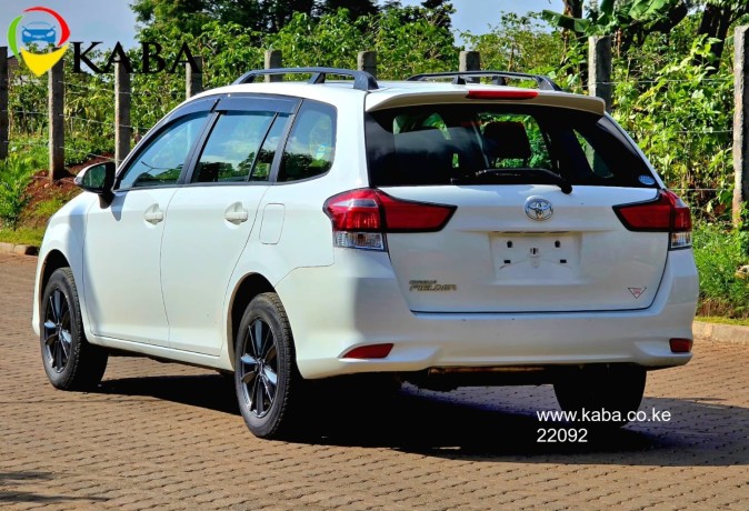 2017-toyota-fielder-non-hybrid-for-sale-big-2