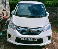 honda-freed-hybrid-2016-small-0