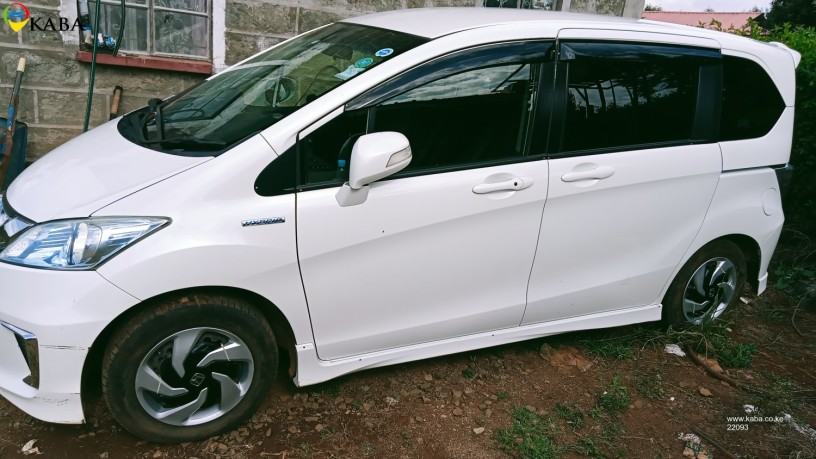 honda-freed-hybrid-2016-big-1