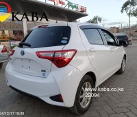 toyota-vitz-hybrid-small-3