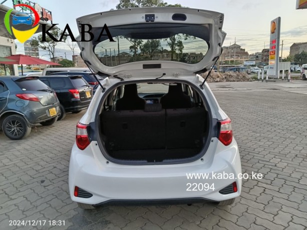 toyota-vitz-hybrid-big-2