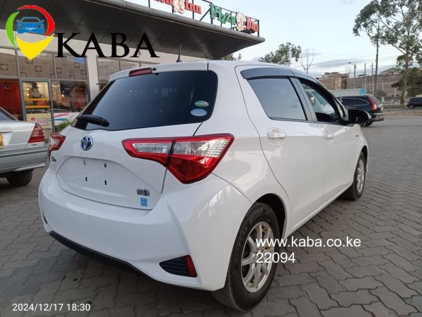 toyota-vitz-hybrid-big-3