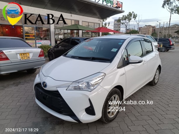 toyota-vitz-hybrid-big-1