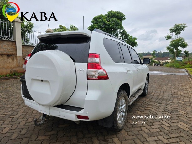 2017-landcruiser-prado-vxl-big-8