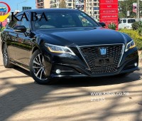 2018-toyota-crown-hybrid-small-5