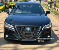 2018-toyota-crown-hybrid-small-4