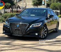 2018-toyota-crown-hybrid-small-0