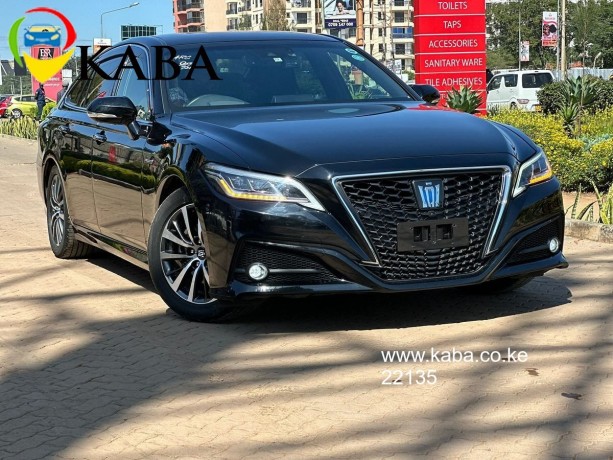 2018-toyota-crown-hybrid-big-5