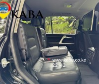 2017-toyota-landcruiser-sahara-small-5