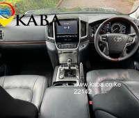 2017-toyota-landcruiser-sahara-small-2