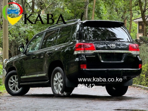 2017-toyota-landcruiser-sahara-big-7