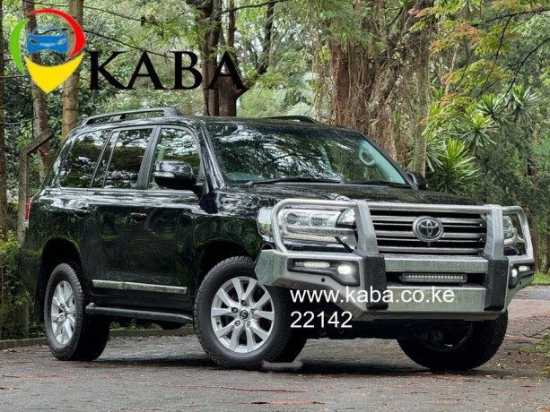 2017-toyota-landcruiser-sahara-big-8